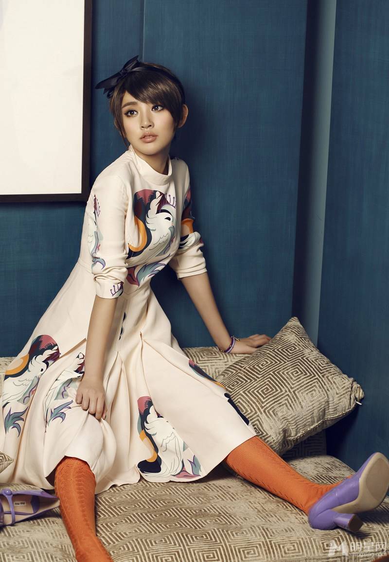 内地短发女星唐艺昕唯美图片