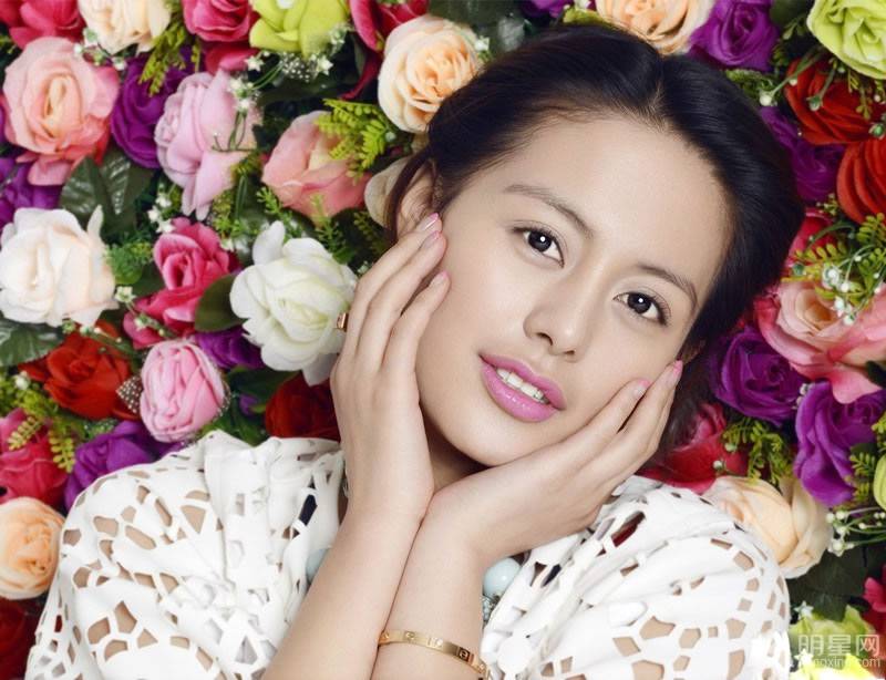 最美女演员王力可暖春写真大片