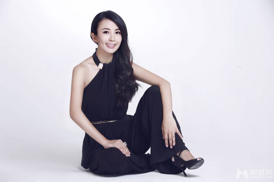 明星杨童舒时尚魅力写真图片