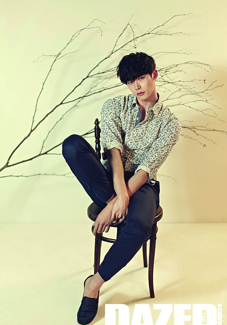 韩国男演员李钟硕玩转英伦风图片