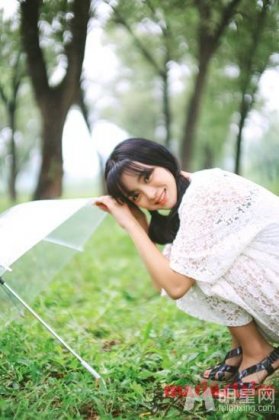 中国女星王瑞子小清新户外写真