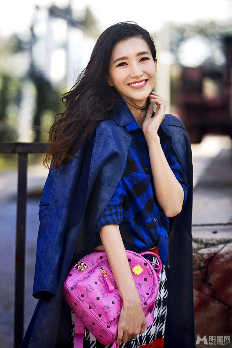 内地女星江疏影时尚街拍写真