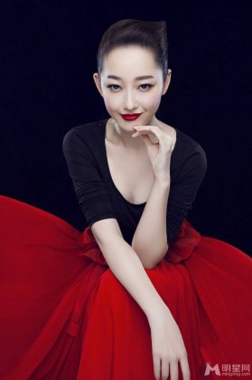 中国女明星蒋梦婕烈焰红唇写真