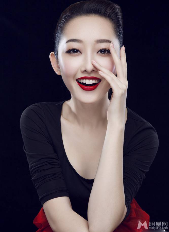 中国女明星蒋梦婕烈焰红唇写真