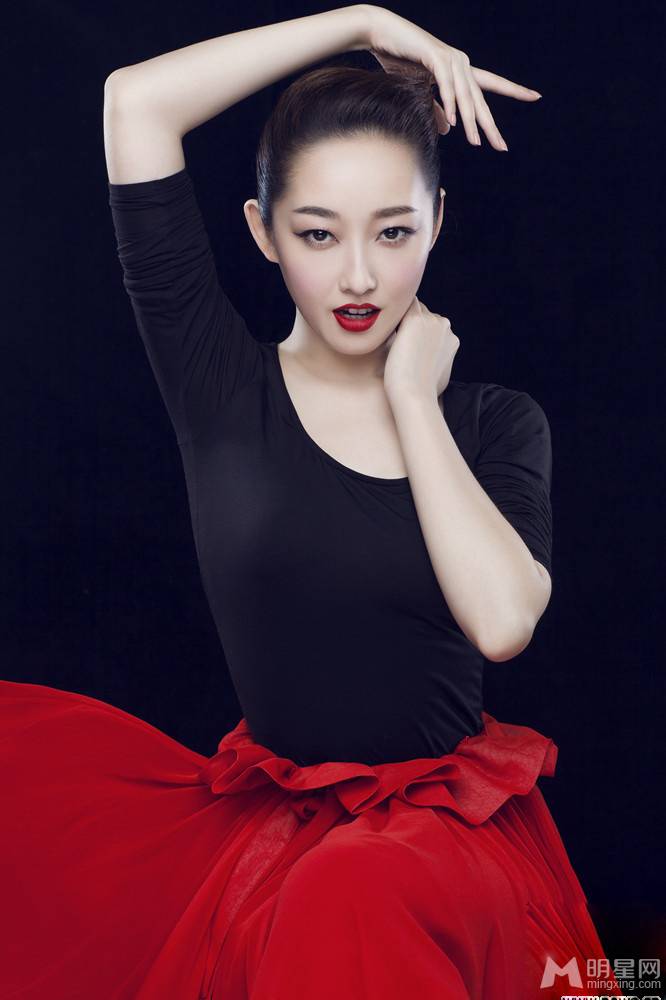 中国女明星蒋梦婕烈焰红唇写真