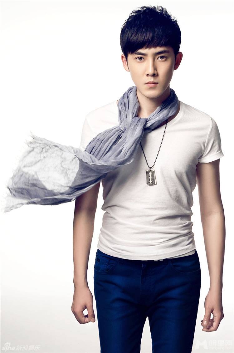 男明星张睿紧身牛仔裤写真