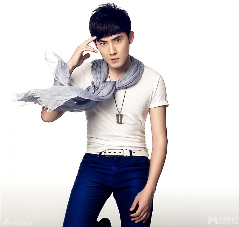 男明星张睿紧身牛仔裤写真