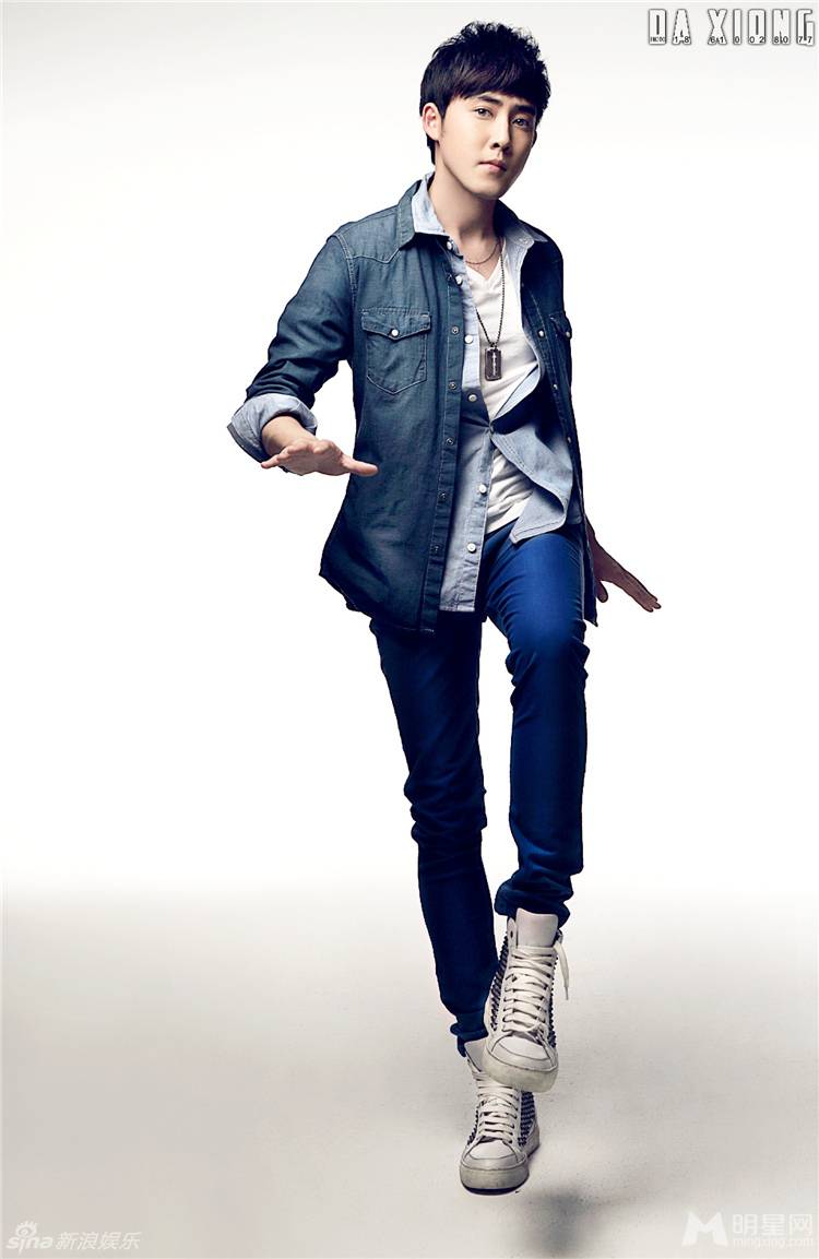 男明星张睿紧身牛仔裤写真