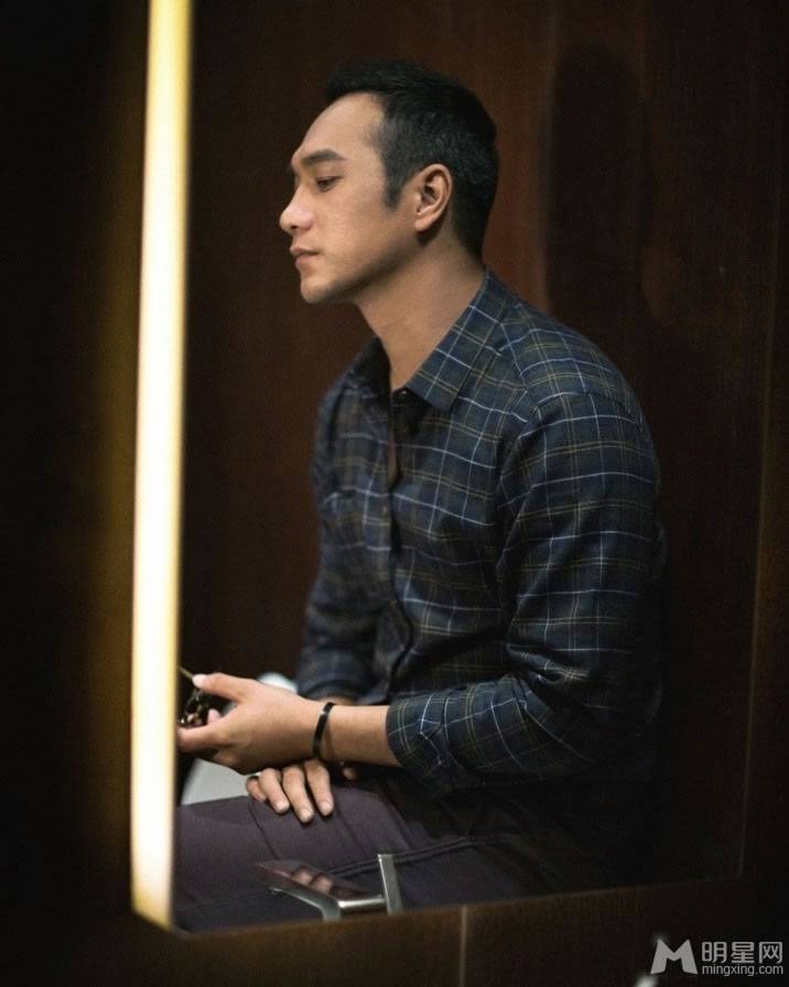 影视演员黄觉演绎熟男魅力写真