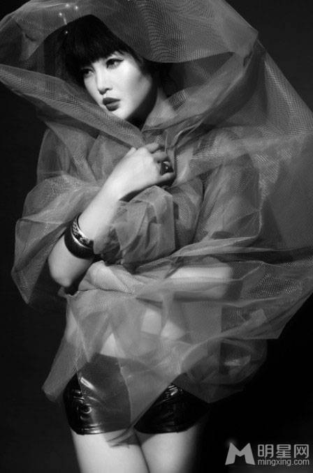 女演员郭艳黑白写真大图