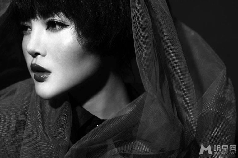 女演员郭艳黑白写真大图