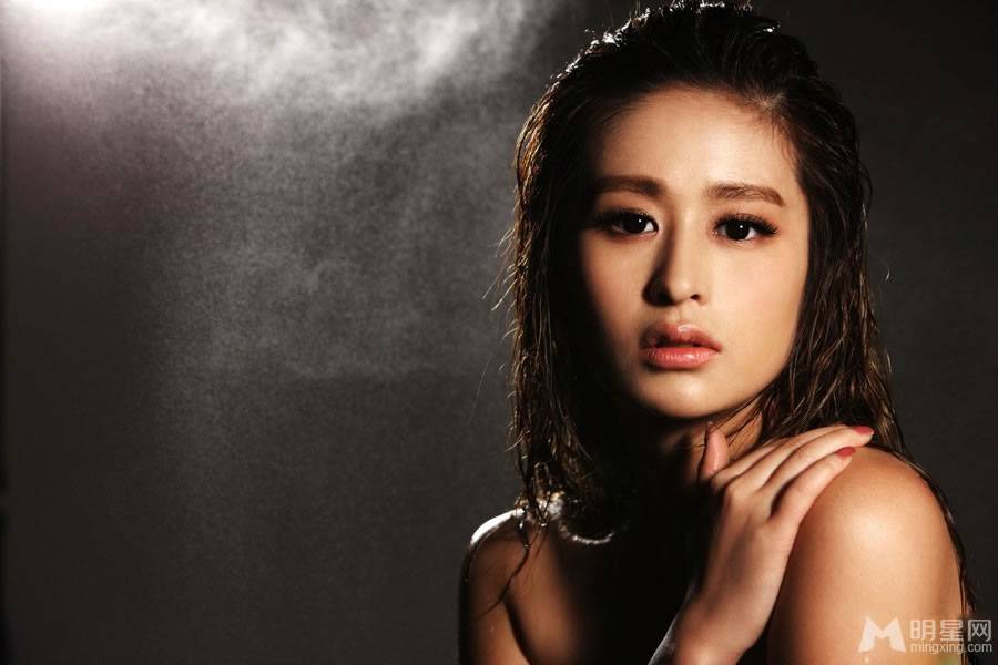 女演员颖儿性感湿身写真图片