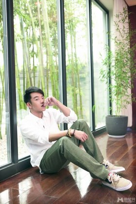 离婚前规则演员郑恺变身时尚暖男