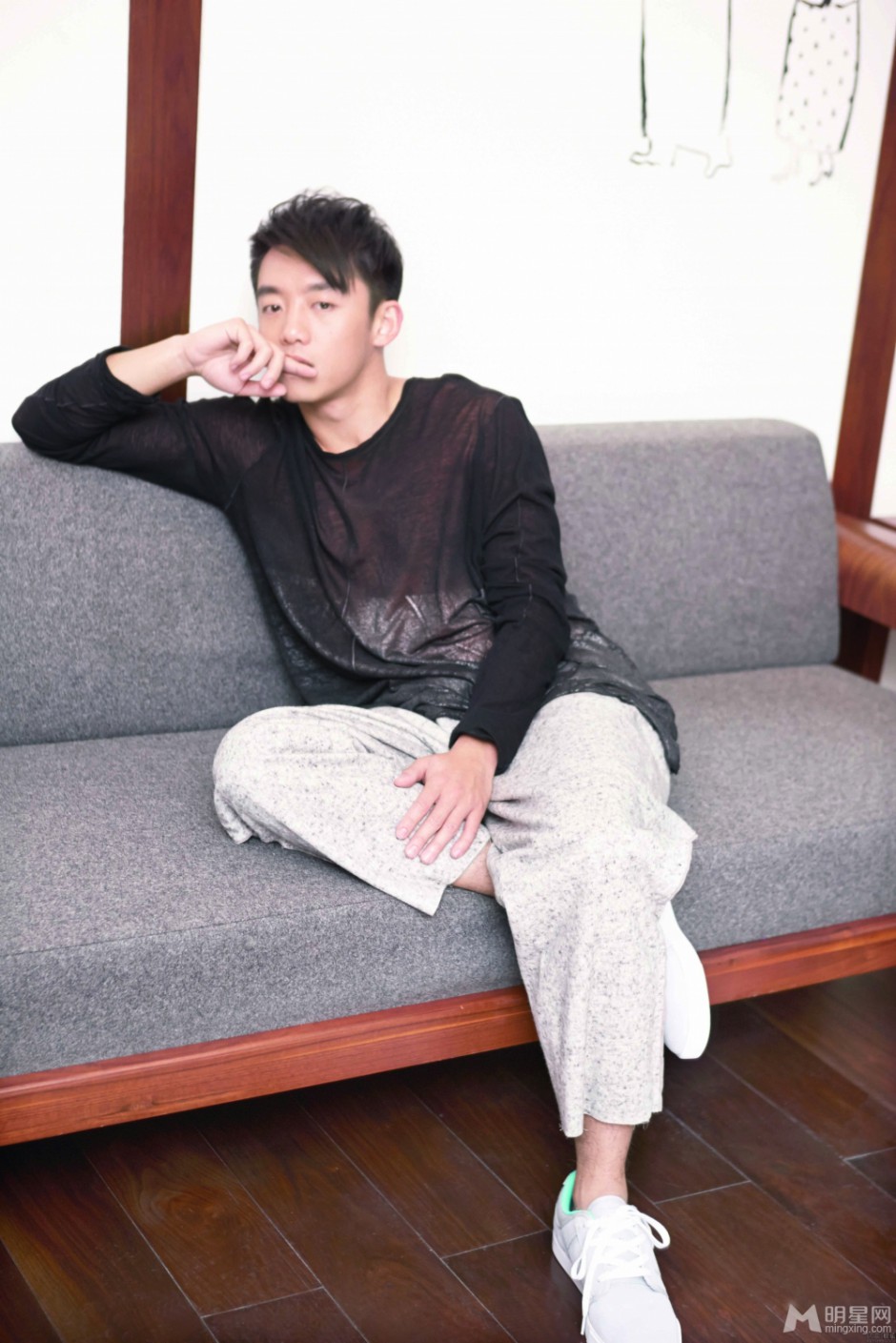 离婚前规则演员郑恺变身时尚暖男