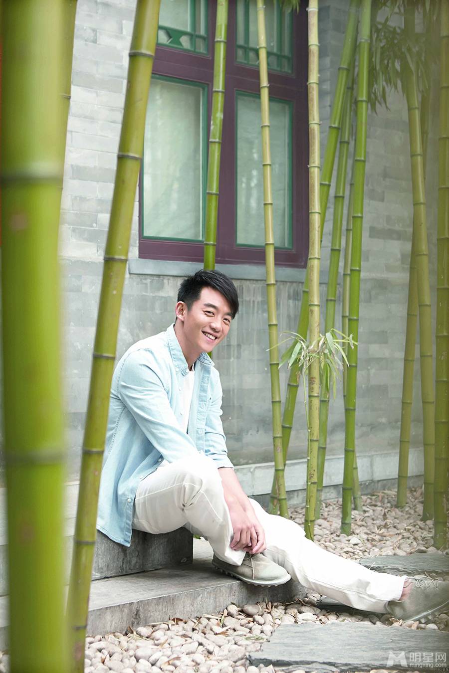 离婚前规则演员郑恺变身时尚暖男