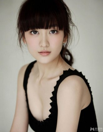 演员王鸥慵懒性感写真大片