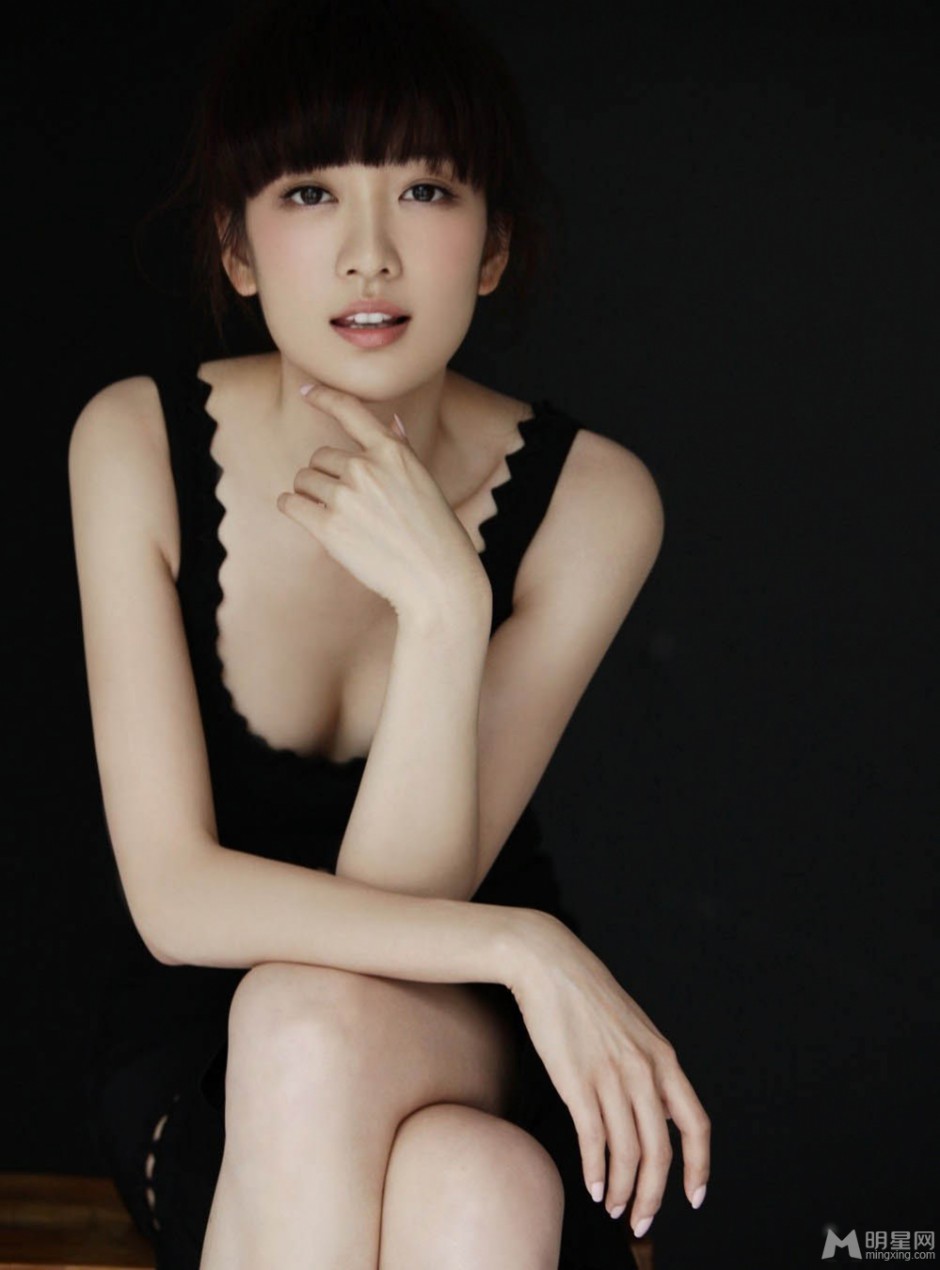 演员王鸥慵懒性感写真大片