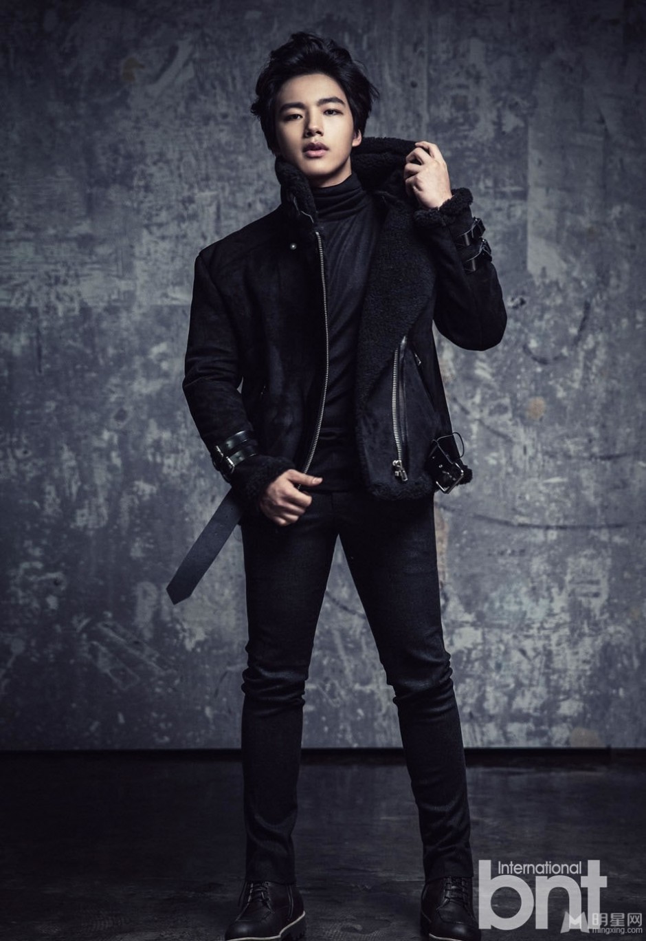 韩国演员吕珍九暗黑系写真照