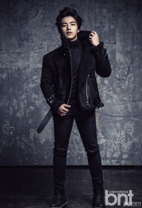 韩国演员吕珍九暗黑系写真照