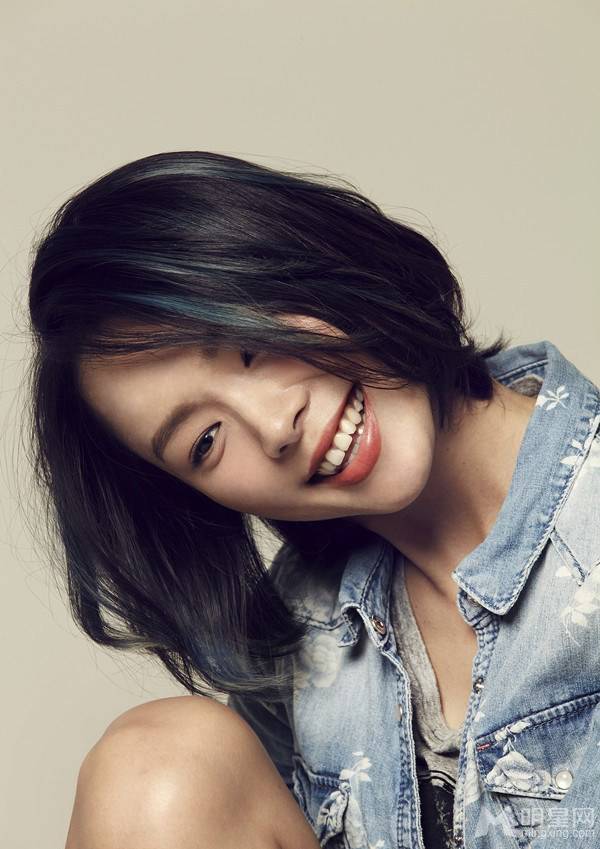 中国短发女星程怡时尚写真图片