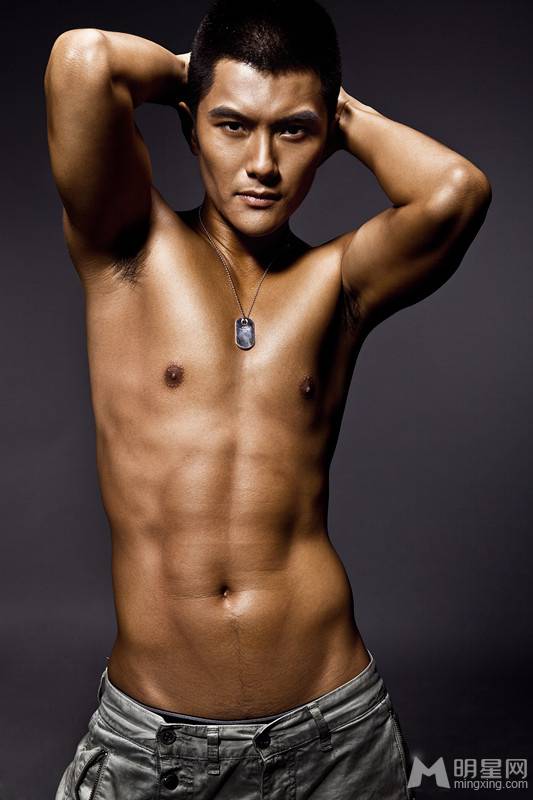 中国男演员沈泰变身型男写真