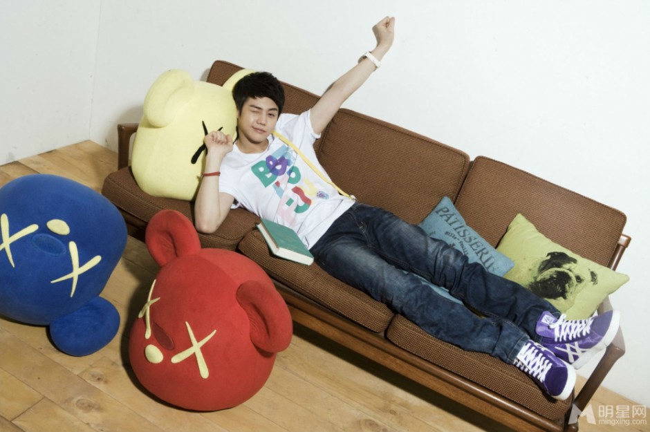 韩国男明星梁耀燮时尚活力写真