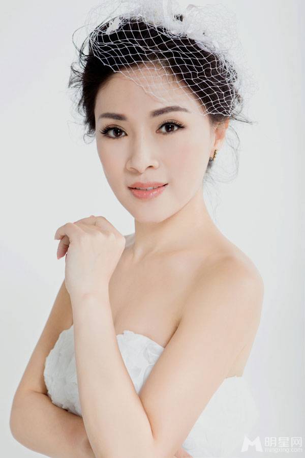 中国女明星段红唯美婚纱写真