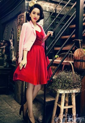 美女董璇复古红唇写真大片