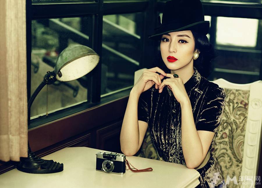 美女董璇复古红唇写真大片