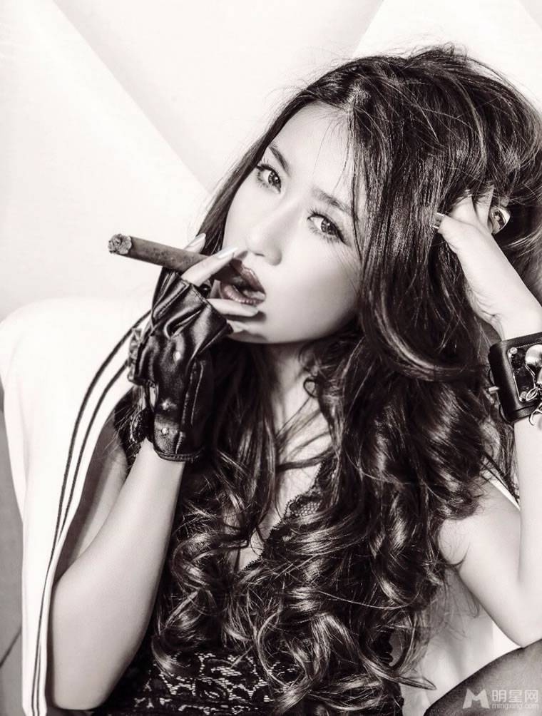 歌手孙敬媛百变性感靓丽写真