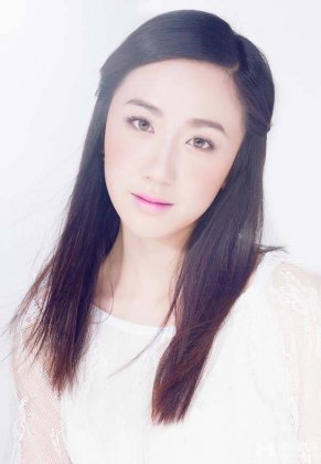 演员司珂华清新写真出炉