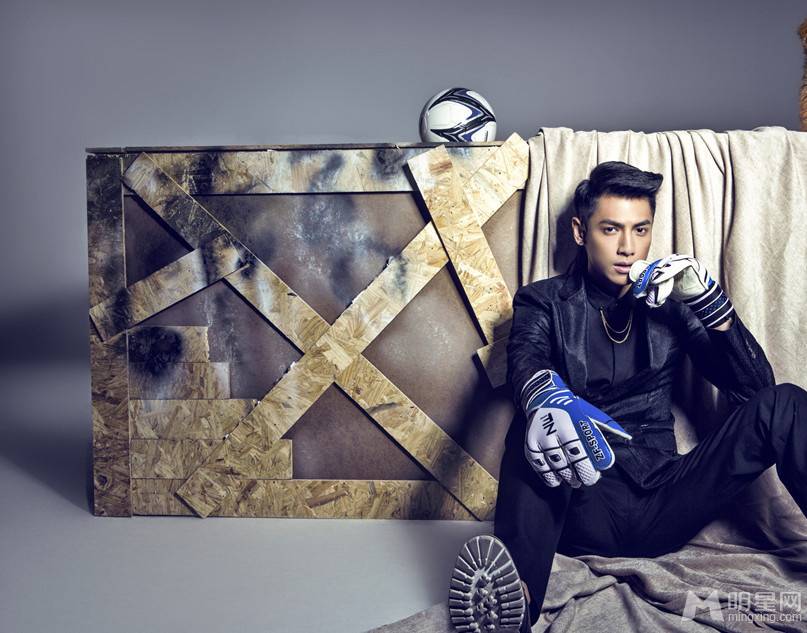 中国男明星罗云熙时尚帅气写真