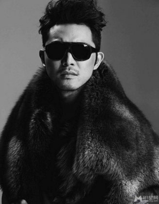 中国男明星沙溢时尚黑白照
