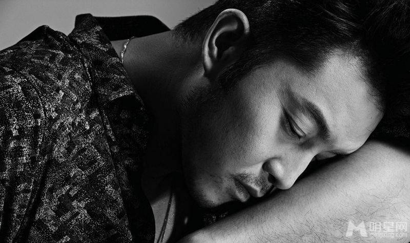 中国男明星沙溢时尚黑白照