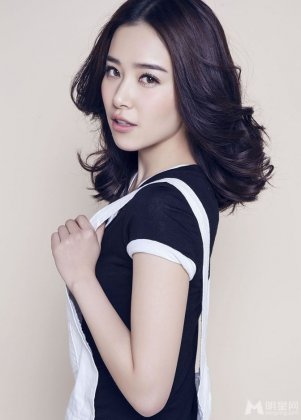 半妖倾城演员阚清子俏皮写真