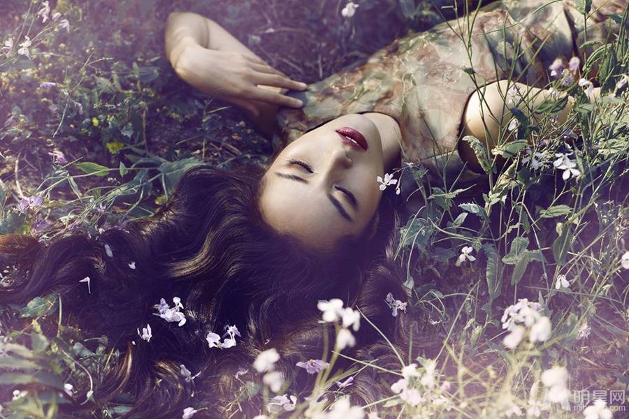 田蕾希唯美复古意境写真图片