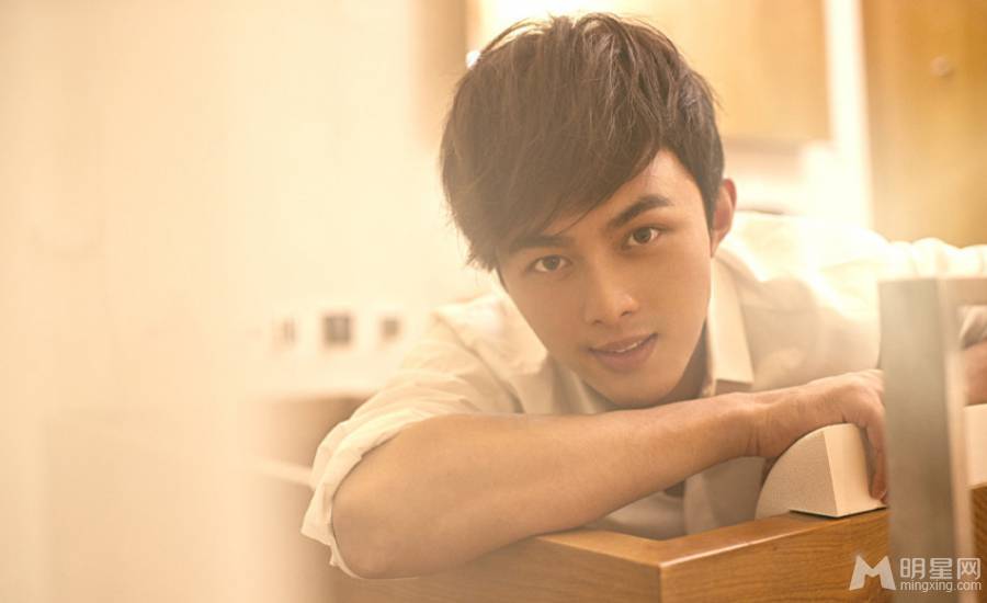 叶祖新最新时尚帅气图片