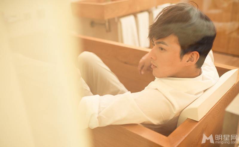 叶祖新最新时尚帅气图片