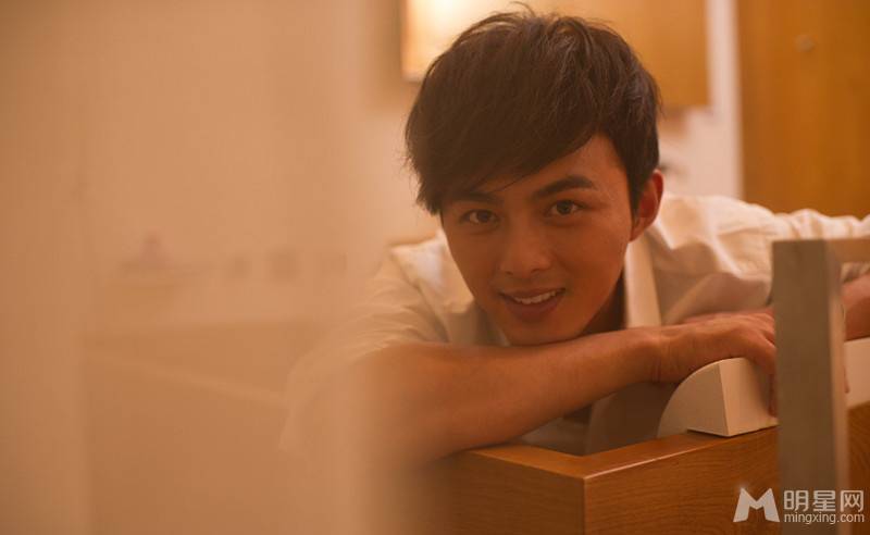 叶祖新最新时尚帅气图片