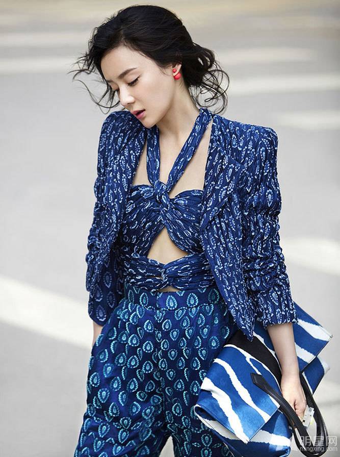 古装小花旦袁姗姗街拍生活照