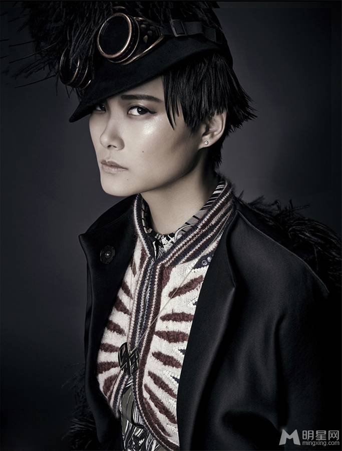 短发女歌手李宇春帅气图片