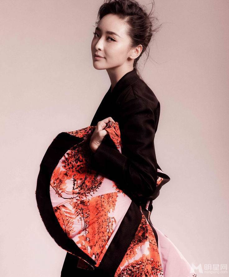 美女明星李曼惊艳动人写真照