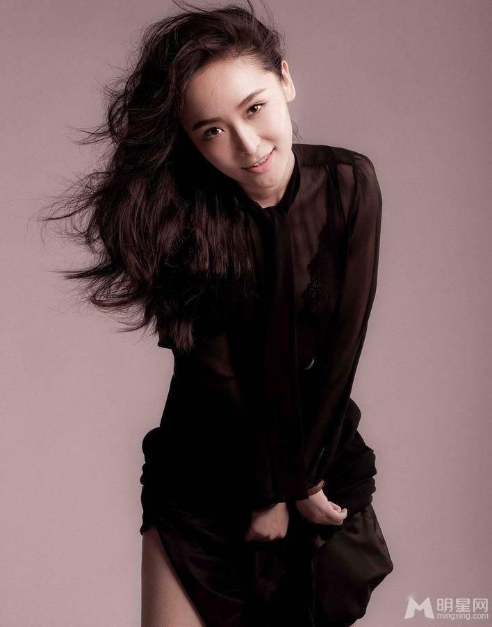 美女明星李曼惊艳动人写真照