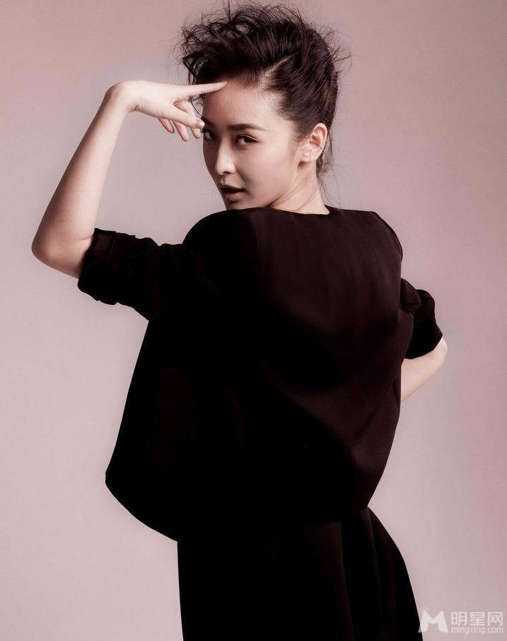 美女明星李曼惊艳动人写真照