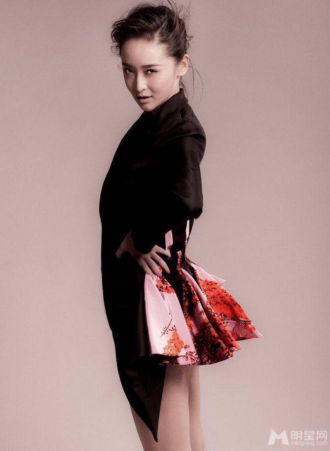 美女明星李曼惊艳动人写真照