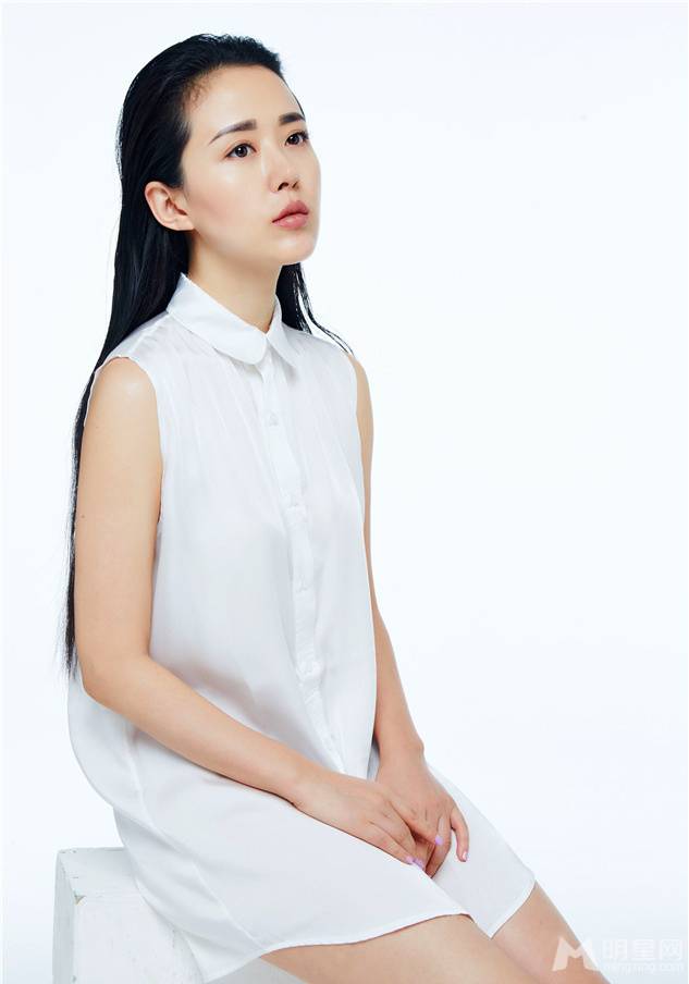 颜丹晨性感白衬衫写真