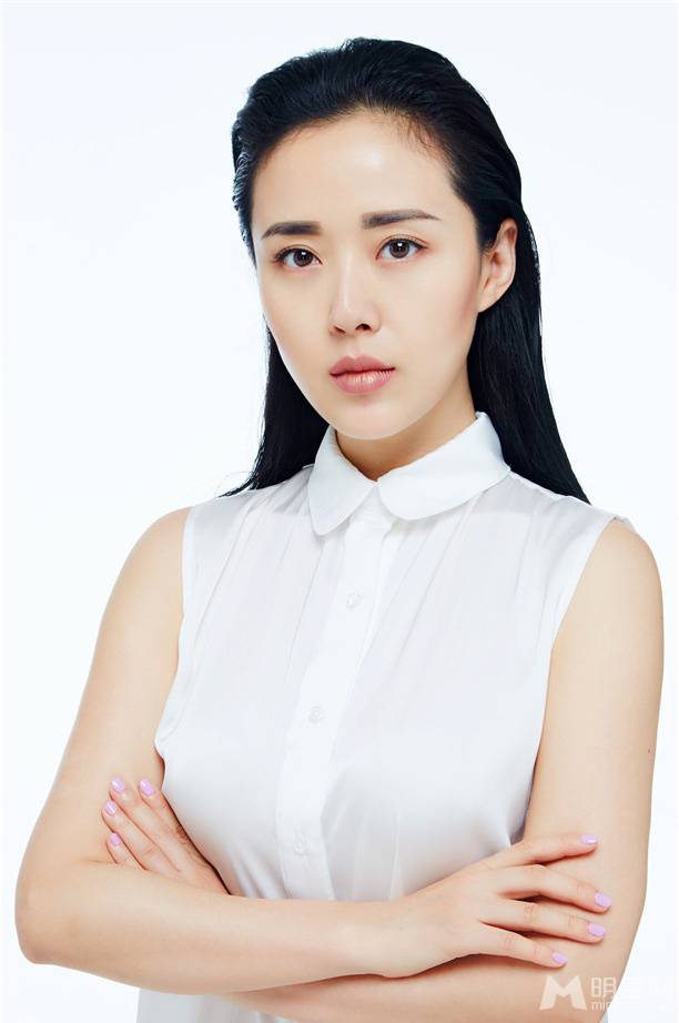 颜丹晨性感白衬衫写真
