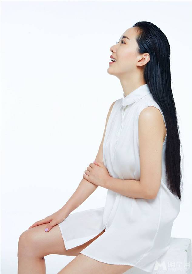颜丹晨性感白衬衫写真