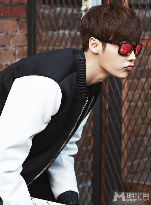 韩国男演员李钟硕帅气写真