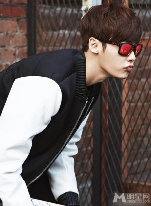 韩国男演员李钟硕帅气写真